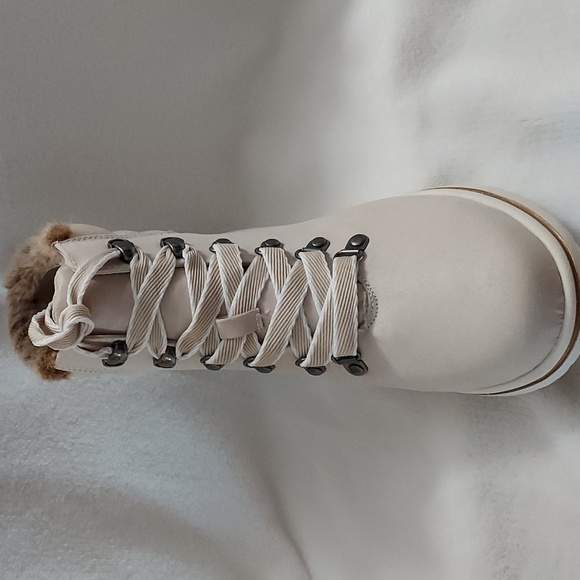 Cliffs by White Mountain Booties - Picture 4 of 12